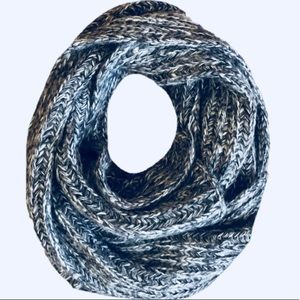 NWOT! GAP Extra Long Gray Acrylic/Nylon 8’ Scarf